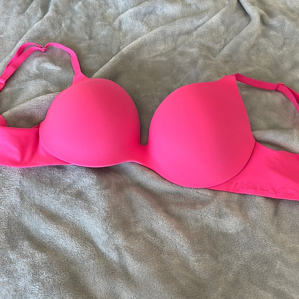 GUC - Victoria’s Secret perfect shape bra